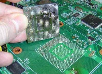 Chipset grafico danneggiato rimosso dalla scheda madre